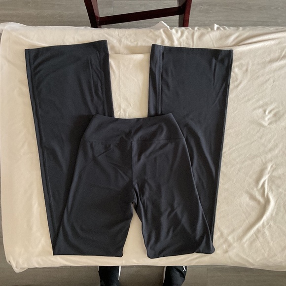 GYMSHARK women’s ’CROSSOVER FLARED LEGGINGS’ - Picture 11 of 12